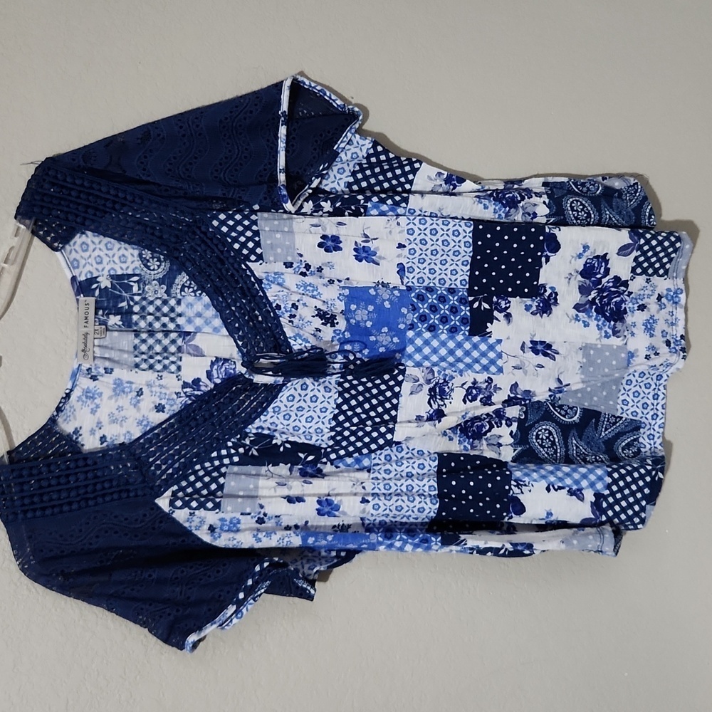 Absolutely Famous Womens Blouse Size 2X Blue Floral Patchwork Short Seeve
